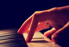 球队内部轮换引发球员自由竞争的故事